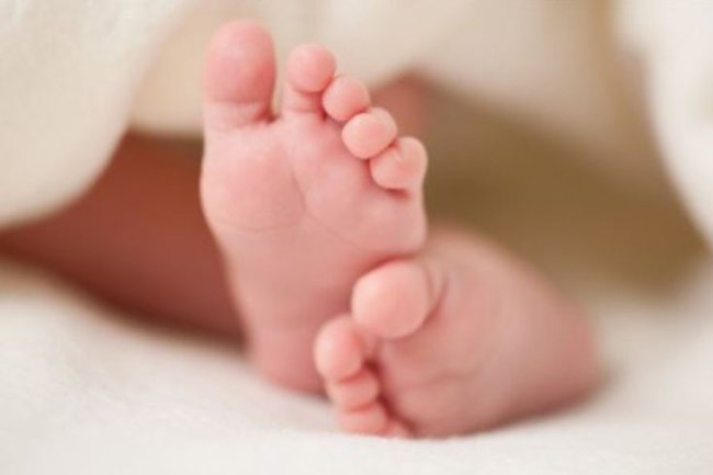 मरिण तिन घरेमा नौ महिने बालक बाल्टीको पानी डुवेर मृत्यु