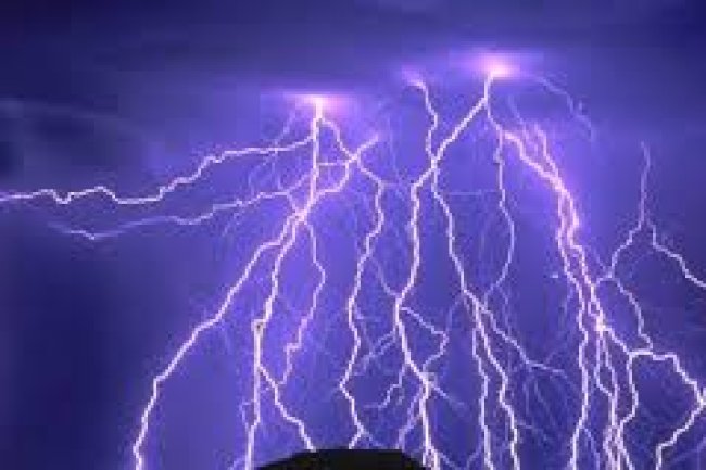 सिन्धुलीमा चट्याङ लागेर एक महिला घाइते,